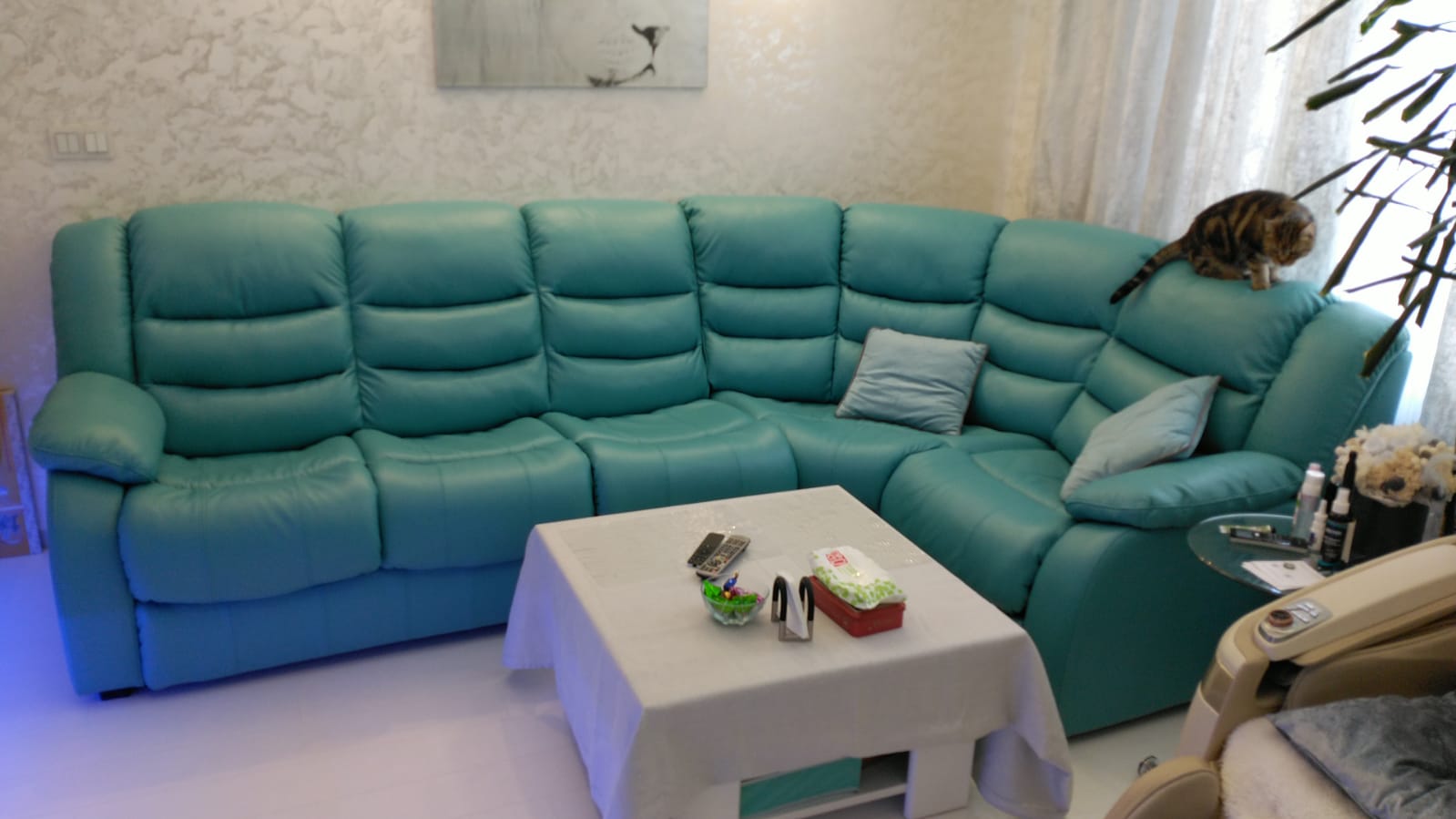 Перетяжка дивана на дому. Сусуман