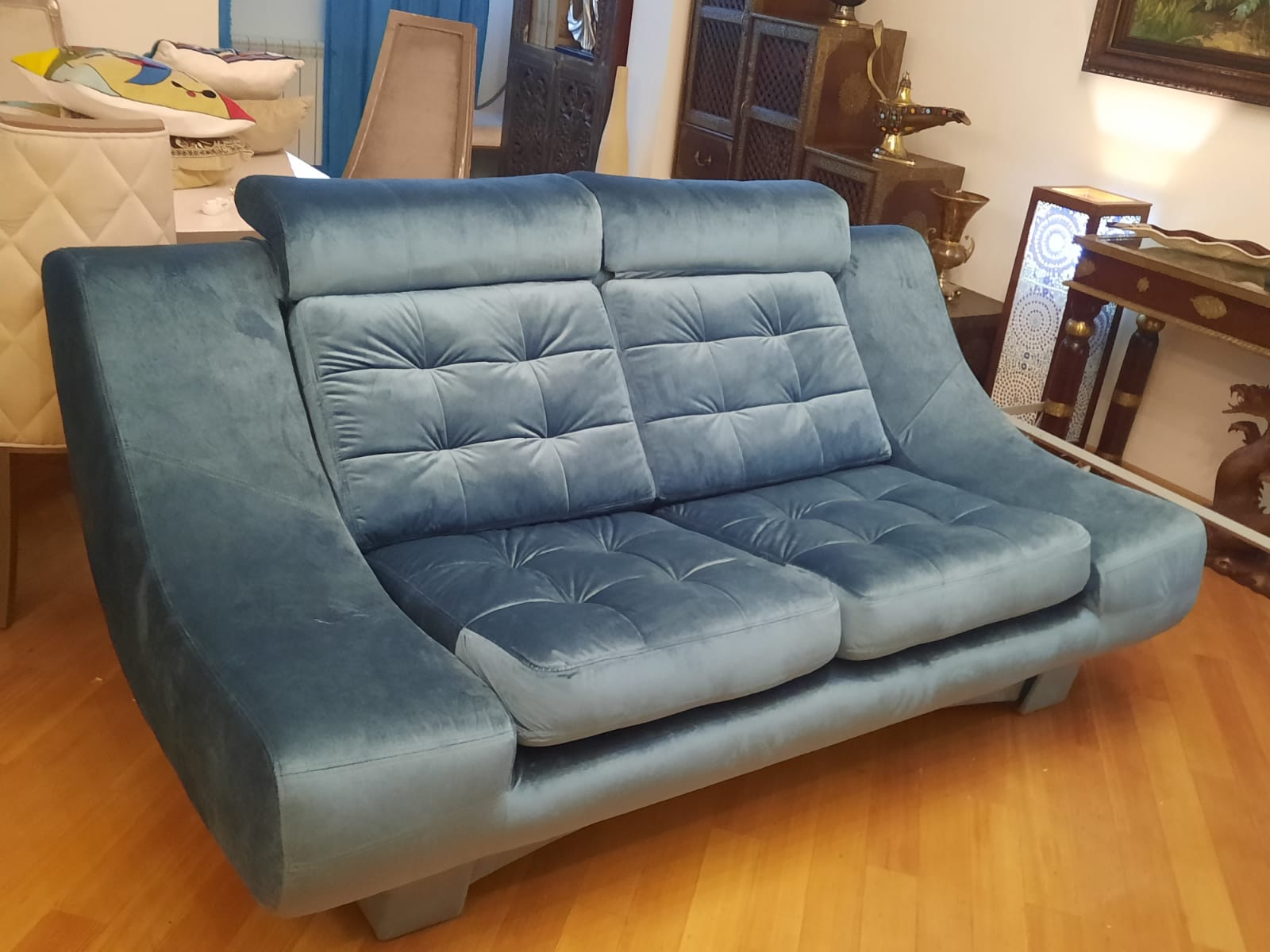 Обивка дивана на дому. Сусуман